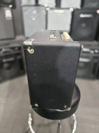 Fender Rumble 15 - Rumble Series 15 Watt Bass Amp (V3) 2
