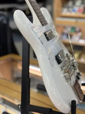 Epiphone - EPI CRESTWOOD CUSTOM TREM POLARIS WHITE 2