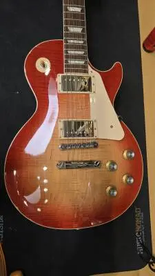 Gibson Limited Edition Les Paul Standard 60's AAA Top - Cherry Burst 2