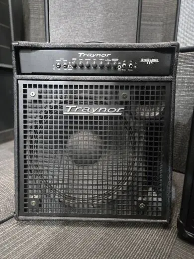 Traynor Traynor BIG BLOCK 115, 400/800-Watt Bass Combo