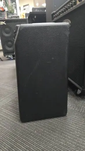 Fender '68 Custom Deluxe Reverb Guitar Amp 2