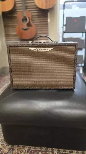 Ashdown Engineering AA-Woodsman-Classic 40 Watt Acoustic Guitar Amplifier