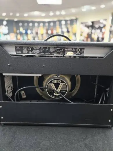 Fender '68 Custom Deluxe Reverb Guitar Amp 2
