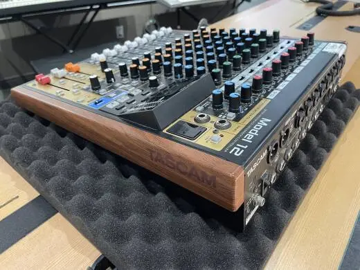 Tascam - MODEL 12 2