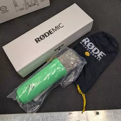 RODE - NT1 Signature Series Studio Condenser Microphone - Green 2