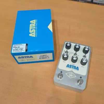 Universal Audio - Astra Modulation Machine Stereo Effects Pedal