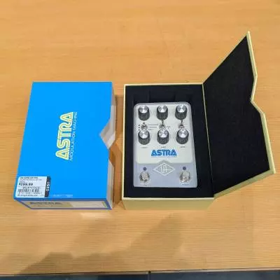 Universal Audio - Astra Modulation Machine Stereo Effects Pedal 2