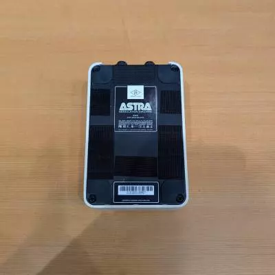 Universal Audio - Astra Modulation Machine Stereo Effects Pedal 2