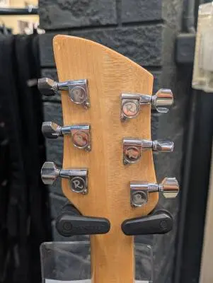 Rickenbacker - 600 Series Solid Body Electric Guitar - Mapleglo 2