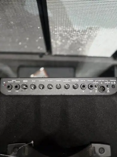 Traynor Small Block SB115 - 200 Watt 1x15 inch Bass Combo Amp 2