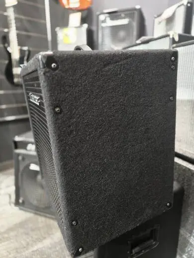 Traynor Small Block SB115 - 200 Watt 1x15 inch Bass Combo Amp 2