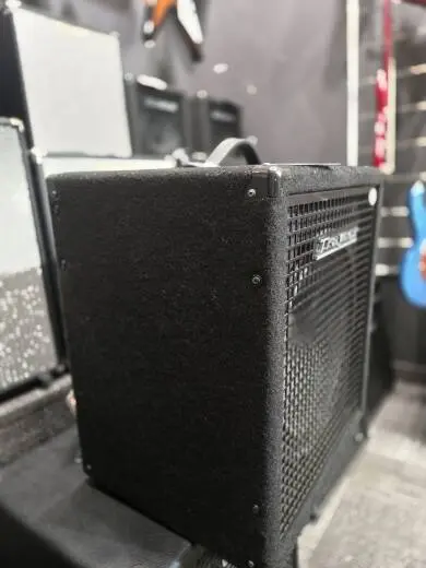 Traynor Small Block SB115 - 200 Watt 1x15 inch Bass Combo Amp 2