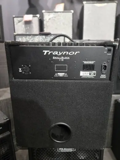 Traynor Small Block SB115 - 200 Watt 1x15 inch Bass Combo Amp 2