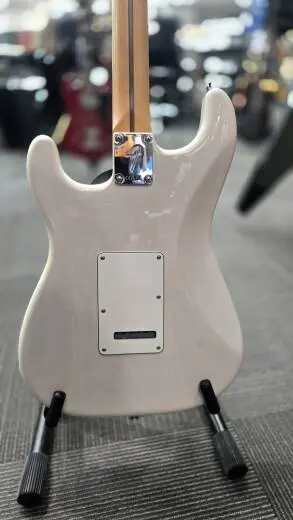 Fender Player II Stratocaster, Rosewood Fingerboard - White Blonde 2