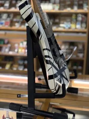 EVH - EVH STRIPED SERIES '78 BLK W/ WHT STRIPE 2