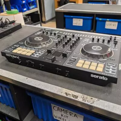 Roland - DJ-505 2-Channel Serato DJ Controller 2