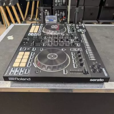 Roland - DJ-505 2-Channel Serato DJ Controller 2