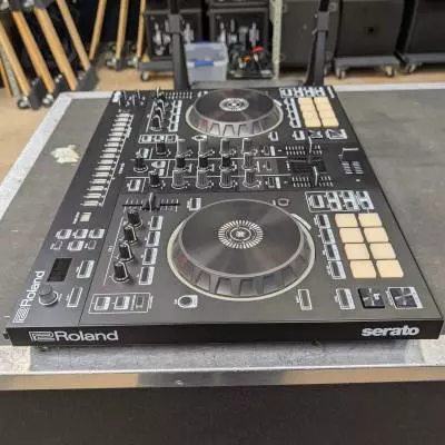 Roland - DJ-505 2-Channel Serato DJ Controller 2