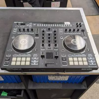 Roland - DJ-505 2-Channel Serato DJ Controller