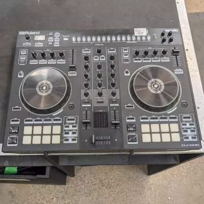 Roland - DJ-505 2-Channel Serato DJ Controller 2