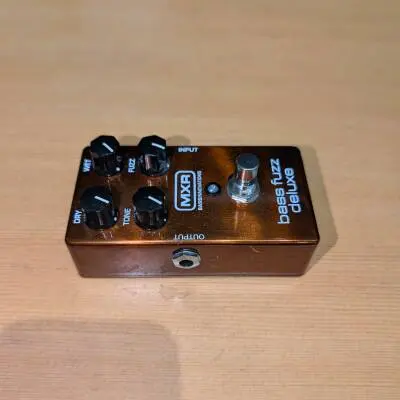 MXR - M84 - Bass Fuzz Deluxe Pedal 2
