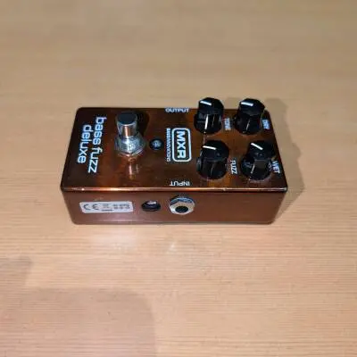 MXR - M84 - Bass Fuzz Deluxe Pedal 2