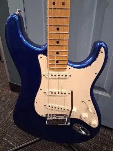 Fender American Ultra Strat Cobra Blue - Maple Neck