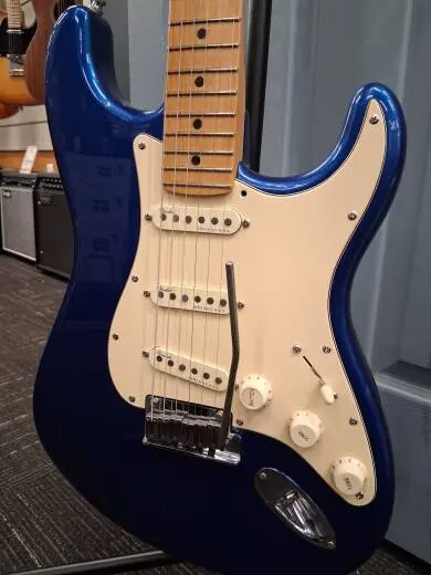 Fender American Ultra Strat Cobra Blue - Maple Neck 2