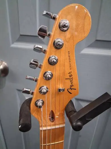 Fender American Ultra Strat Cobra Blue - Maple Neck 2