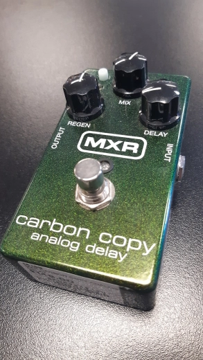 MXR CARBON COPY ANALOG DELAY