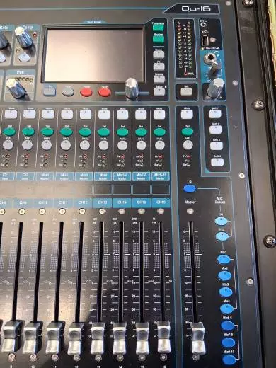 Allen & Heath - QU-16 16 CHANNEL DIGITAL MIXING CONSOLE 2