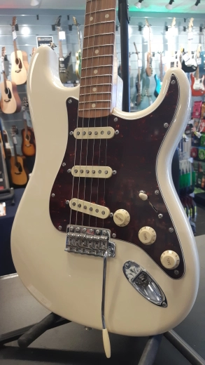 FENDER FSR VINTERA 60S STRAT MTHS PF OWT