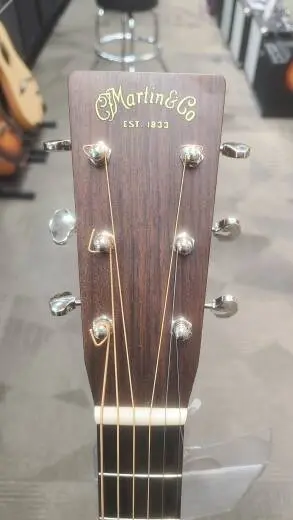 Martin Guitars - HD-28E V18 2