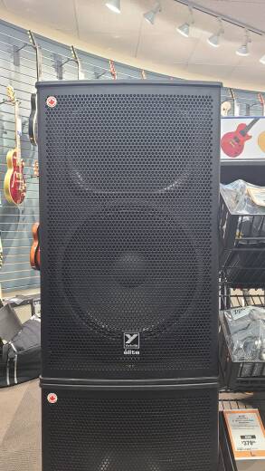Yorkville Sound - EF15P