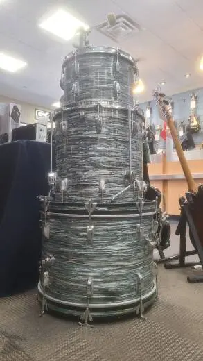 LUDWIG MID 60'S BLUE OYSTER PEARL 3 PIECE 2