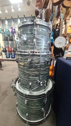 LUDWIG MID 60'S BLUE OYSTER PEARL 3 PIECE 2