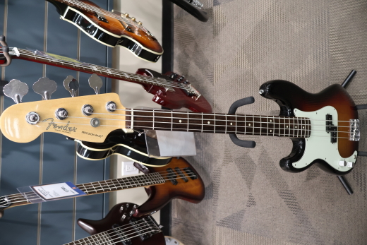 American Professional Precision Bass Left-Handed Rosewood Fingerboard - 3-Colour Sunburst 2
