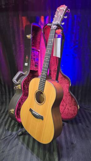 Store Special Product - Taylor Guitars - 517E B.E.