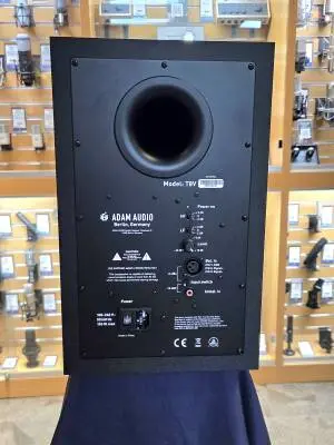 ADAM Audio - AD-T8V 2
