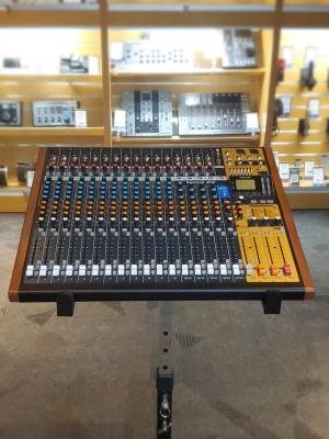 Tascam - MODEL 24