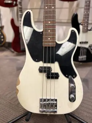 Fender - 013-8410-701 2