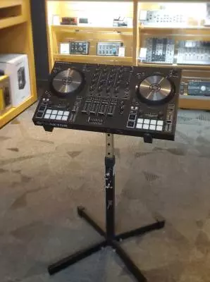 Native Instruments - KONTROL S3