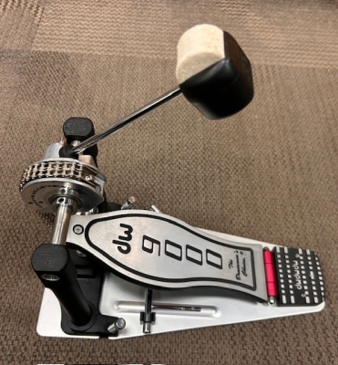 DW 9000 SINGLE BASS DRUM PEDAL 2