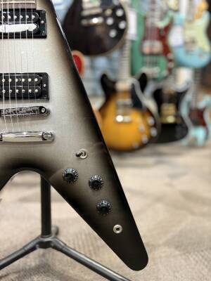 Gibson 80's Flying V Silverburst 2