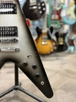 Gibson 80's Flying V Silverburst 2