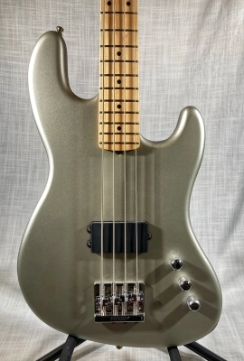 Fender Flea J-Bass Satin Inca 2