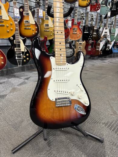 Fender Player Stratocaster Maple - 3 Tone Sunburst | Long