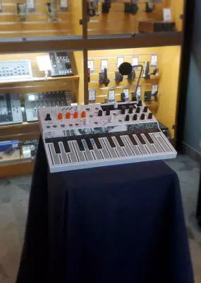 Arturia - MICROFREAKV