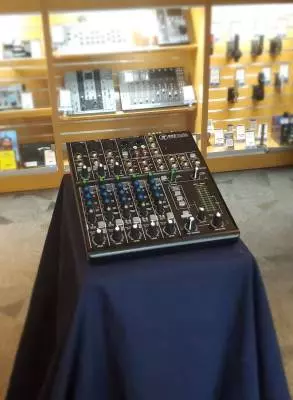 Mackie - 802-VLZ4