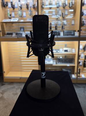 Audio-Technica AT4033a Side-Address Studio Microphone With Shockmount